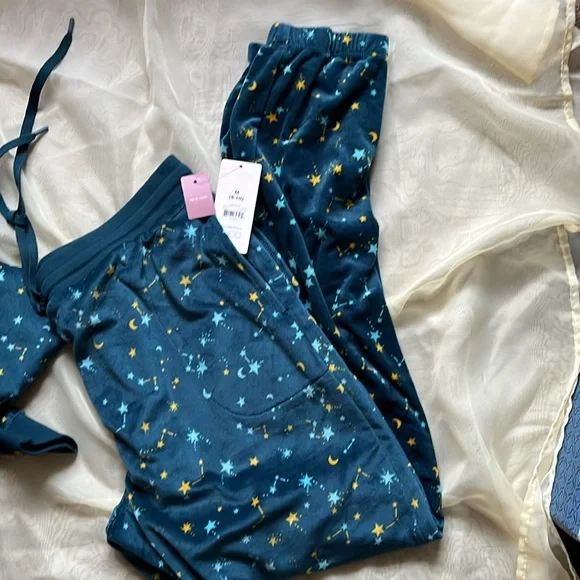 New with tags, velour Pajamas set - Picture 3 of 5